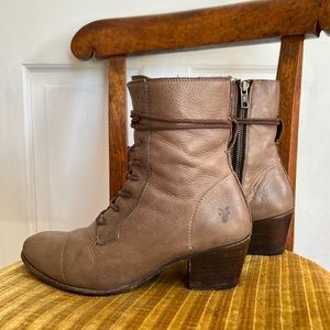 Frye Lace Up Courtney Boot 8.5B